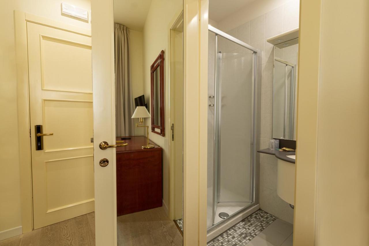פורטו רקנאטי Hotel Enzo מראה חיצוני תמונה