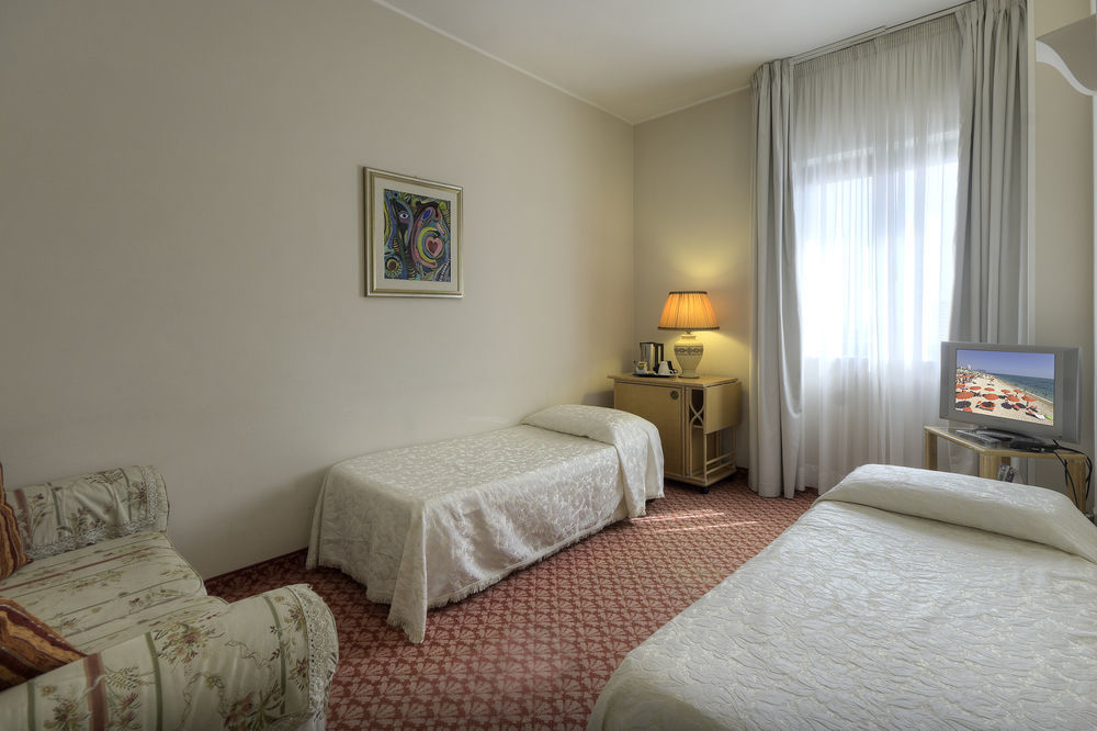 פורטו רקנאטי Hotel Enzo מראה חיצוני תמונה