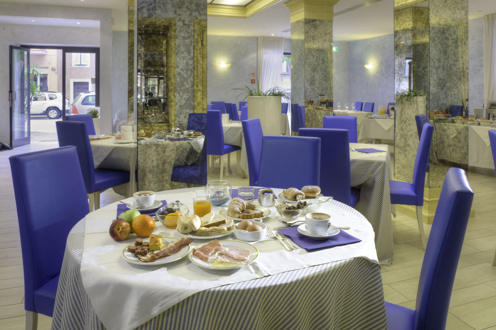 פורטו רקנאטי Hotel Enzo מראה חיצוני תמונה